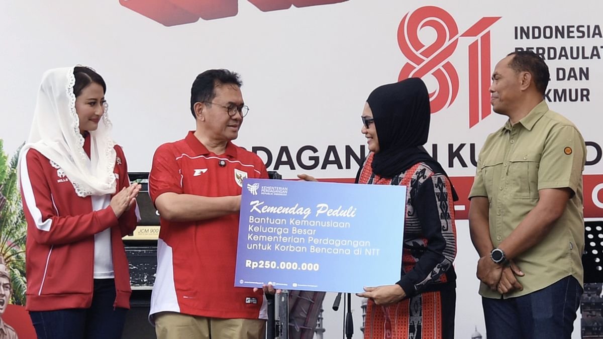 Kemendag Serahkan Bantuan Rp250 Juta untuk Korban Gempa NTT 1